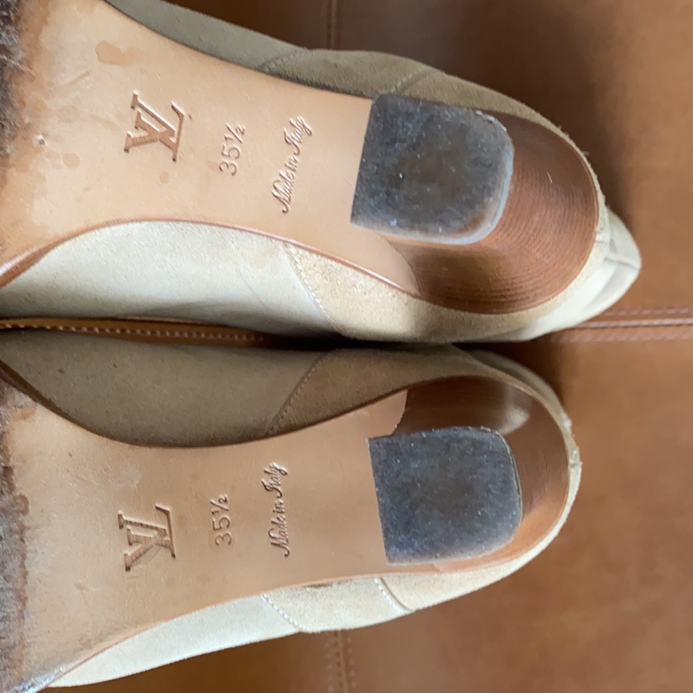 Louis Vuitton Safari Suede Booties - Picture 14 of 14